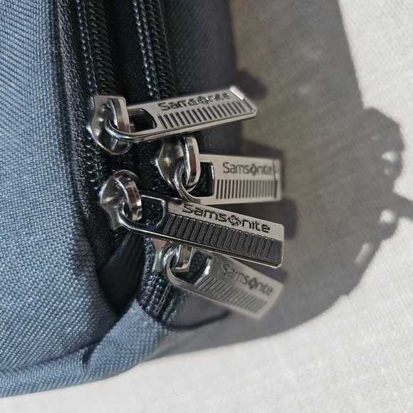 Samsonite Travel Laptop Bag with Tons of Pockets and Luggage Strap - Picture 5 of 13